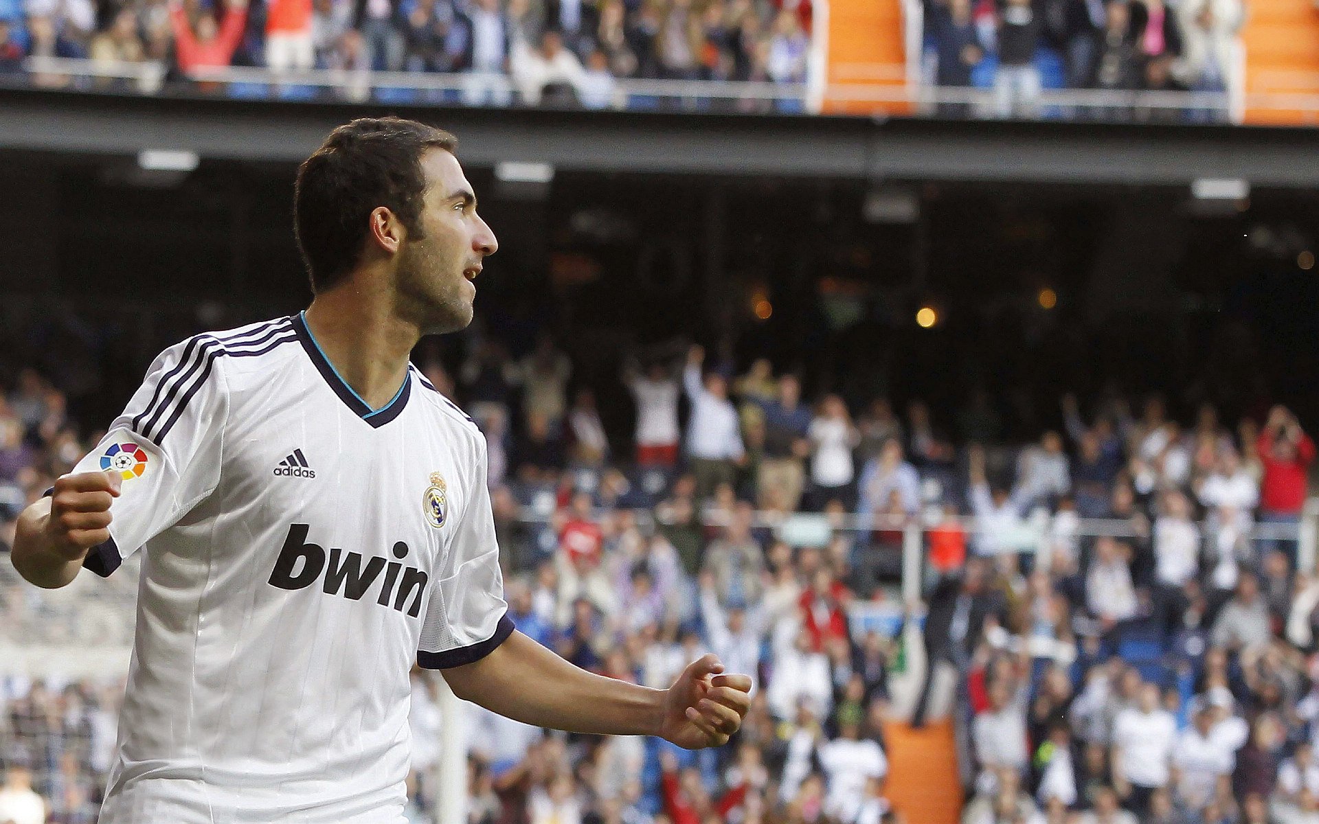 福特的防守力量成为全黑队抵挡对手进攻的坚固屏障，福特这个人