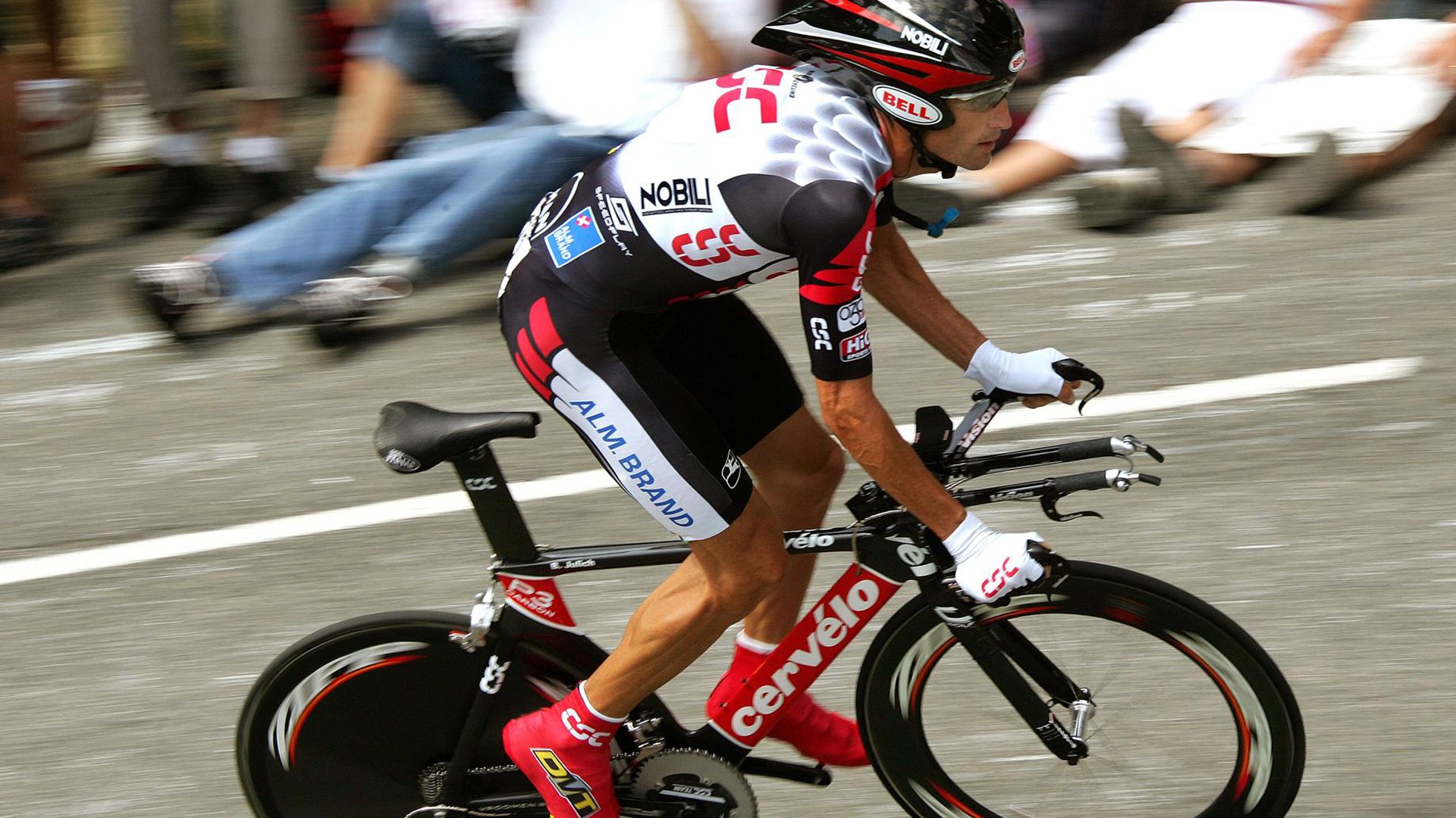 跳水动作稳定荷兰锁定决赛席位,荷兰女子跳高运动员